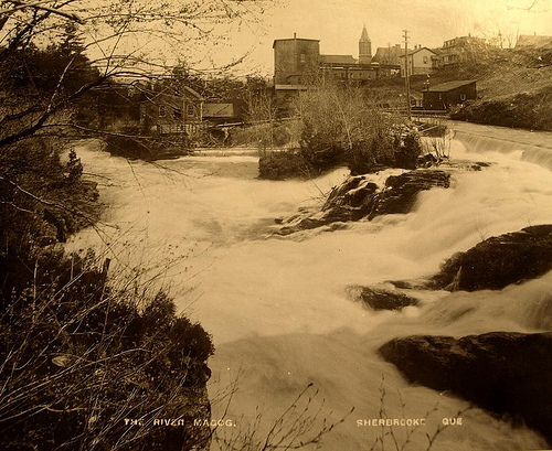 La rivière Magog vers 1900 (Société d’histoire de Sherbrooke, Fonds Famille James Riddle Sangster)