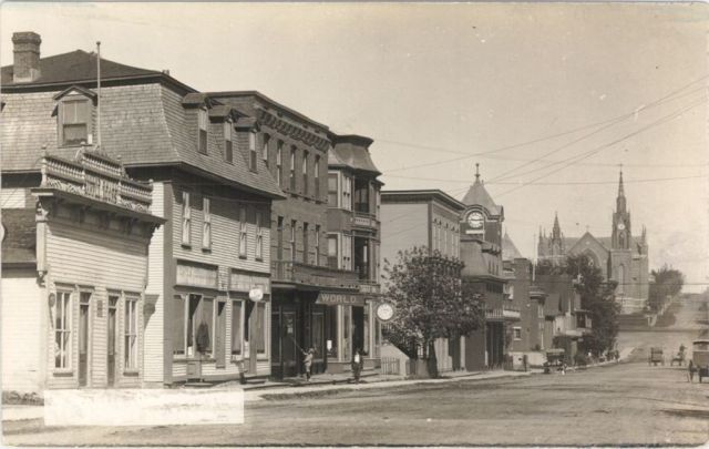 Centre-ville de Lac-Mégantic, au début du 20e siècle (source: BANQ)
